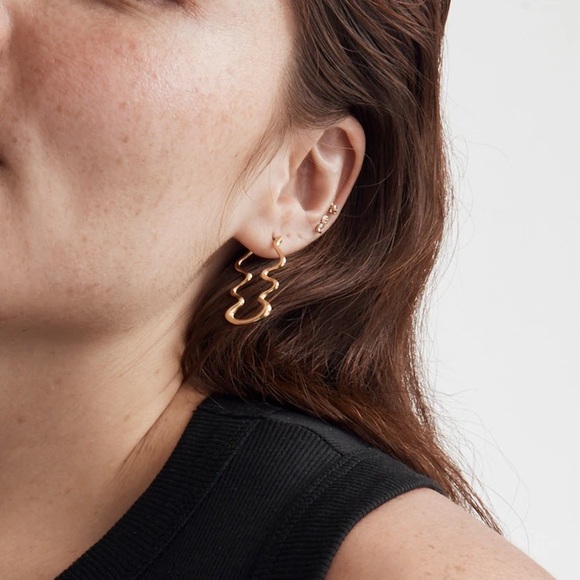 NEW MADEWELL Enamel-Dipped Wavy Hoop Earrings Vintage Gold - Picture 2 of 8